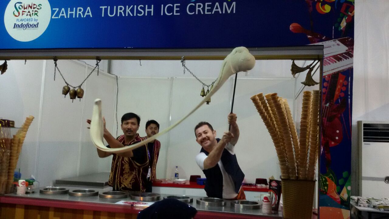 Extra Showman